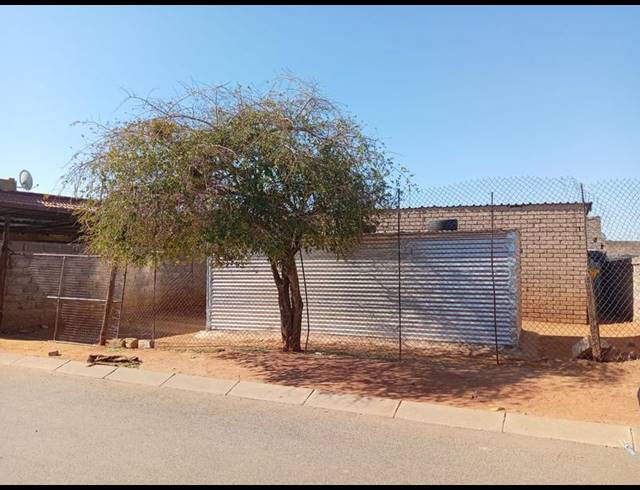 2 BEDROOM HOUSE FOR SALE IN TEMBISA EXT 11